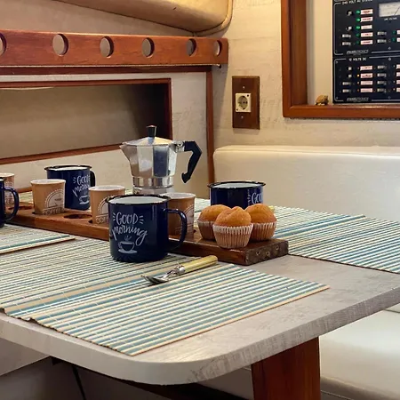Barca Boat&breakfast Πλωτό κατάλυμα *