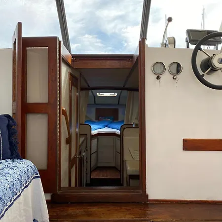 Πλωτό κατάλυμα Barca Boat&breakfast *
