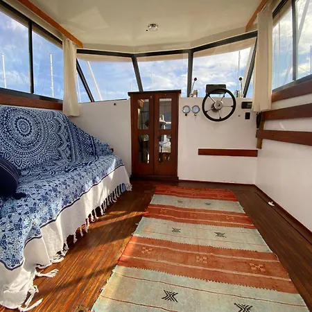 Barca Boat&breakfast Πλωτό κατάλυμα Κοραλέχο